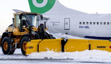 Vlucht geannuleerd door sneeuw? Dit is waar je recht op hebt - Omroep West