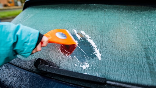 Toch met de auto naar je werk? Niet-sneeuwvrije auto kan je 500 euro kosten