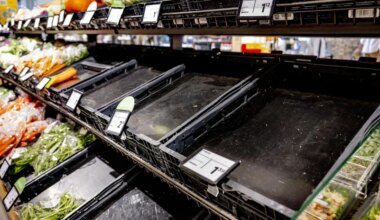 Lege schappen door winterweer: supermarkten beloven snelle bevoorrading