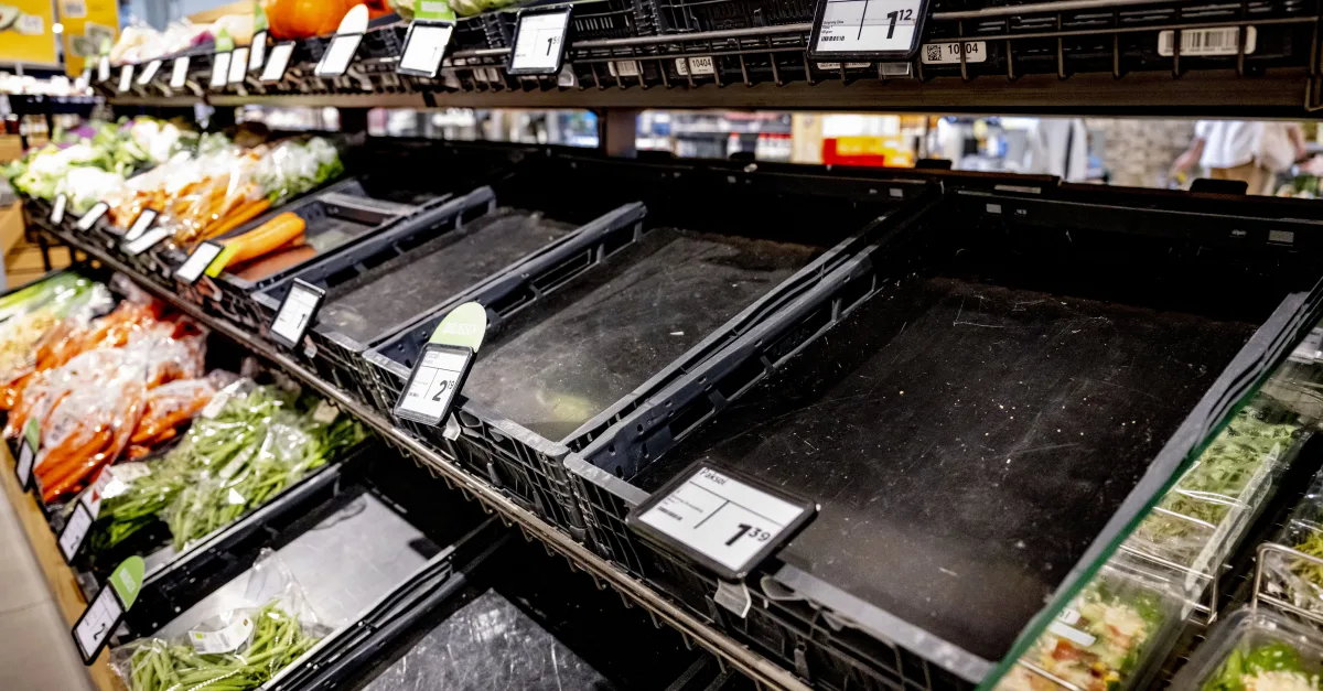 Lege schappen door winterweer: supermarkten beloven snelle bevoorrading