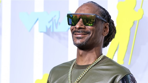 CBS grijpt in bij Golden Globes-uitspraken Snoop Dogg: 'Ben zo stoned'