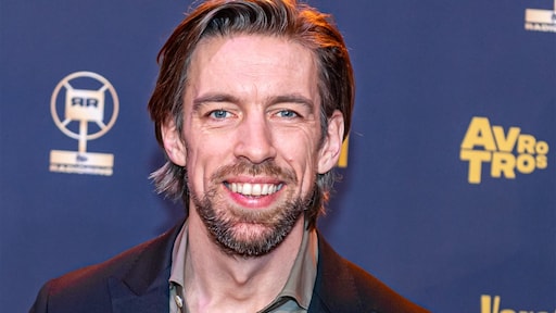 Ochtend-dj Mattie Valk bivakkeert in hotel vanwege sneeuw