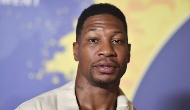 Acteur Jonathan Majors krijgt na DNA-test een Guinees paspoort