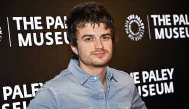 Stranger Things-acteur Joe Keery stoot Taylor Swift van de hitlijsten met oude single - RTL.nl