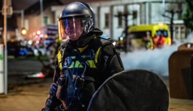 Agenten in Utrecht 'massaal en vrijwel continu' belaagd: 'Levensgevaarlijke situaties'