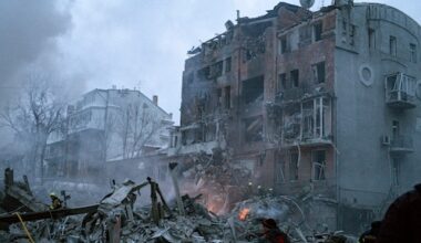 Twee doden en tientallen gewonden bij raketaanval op Oekraïens flatgebouw