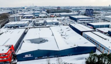 Hoe veilig zijn daken bij zware sneeuwbelasting? Gemeentes sluiten uit voorzorg sporthallen