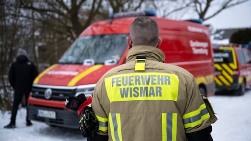 Duitser filmt eigen zwemstunt onder het ijs, maar komt niet boven