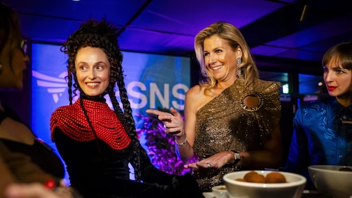 Koningin Máxima gaat los op nummers ABBA tijdens opening ESNS 2026