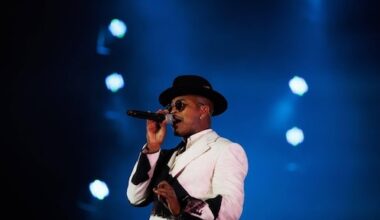 'Zit in één relatie met drie mensen'