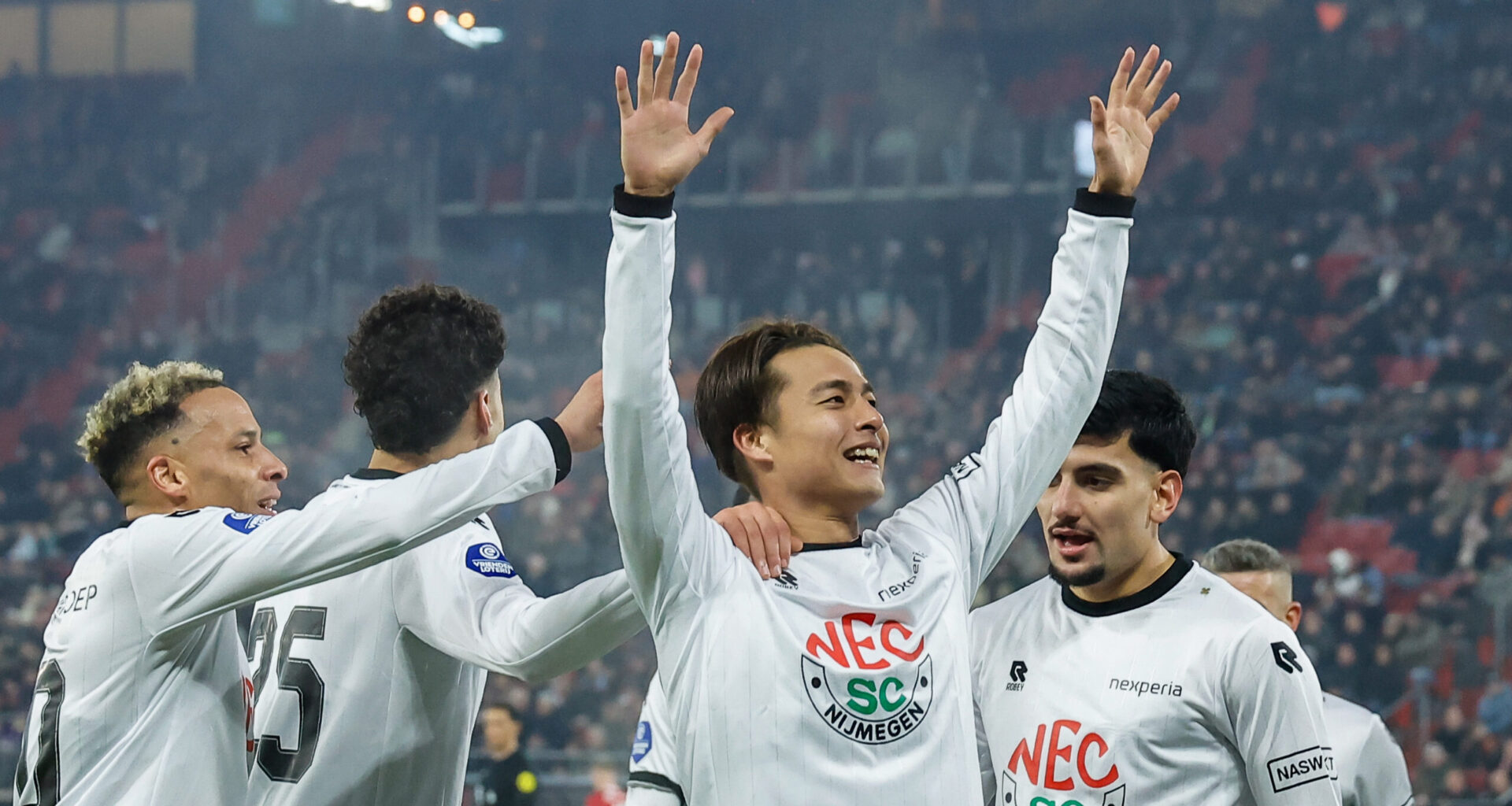 Furieus NEC overklast AZ in Alkmaar