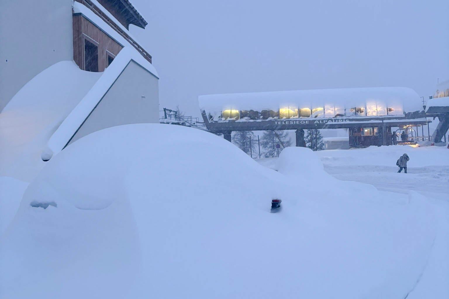 bizarre beelden van de sneeuwdump