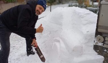Bart (57) maakt wel heel origineel sneeuwsculptuur: “Het is een knipoog naar Tom Waes”
