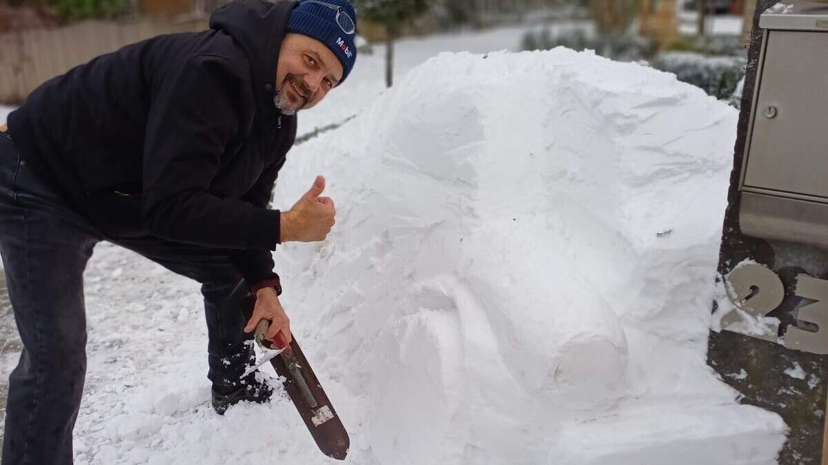 Bart (57) maakt wel heel origineel sneeuwsculptuur: “Het is een knipoog naar Tom Waes”