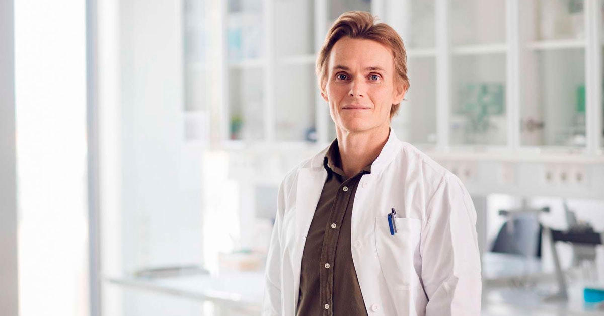 Veel mensen merken dat de kilo’s er weer aan vliegen nadat ze zijn afgevallen. Obesitasonderzoeker Christoffer Clemmensen zoekt al ruim tien jaar naar de oorzaak daarvan en heeft nu een suggestie