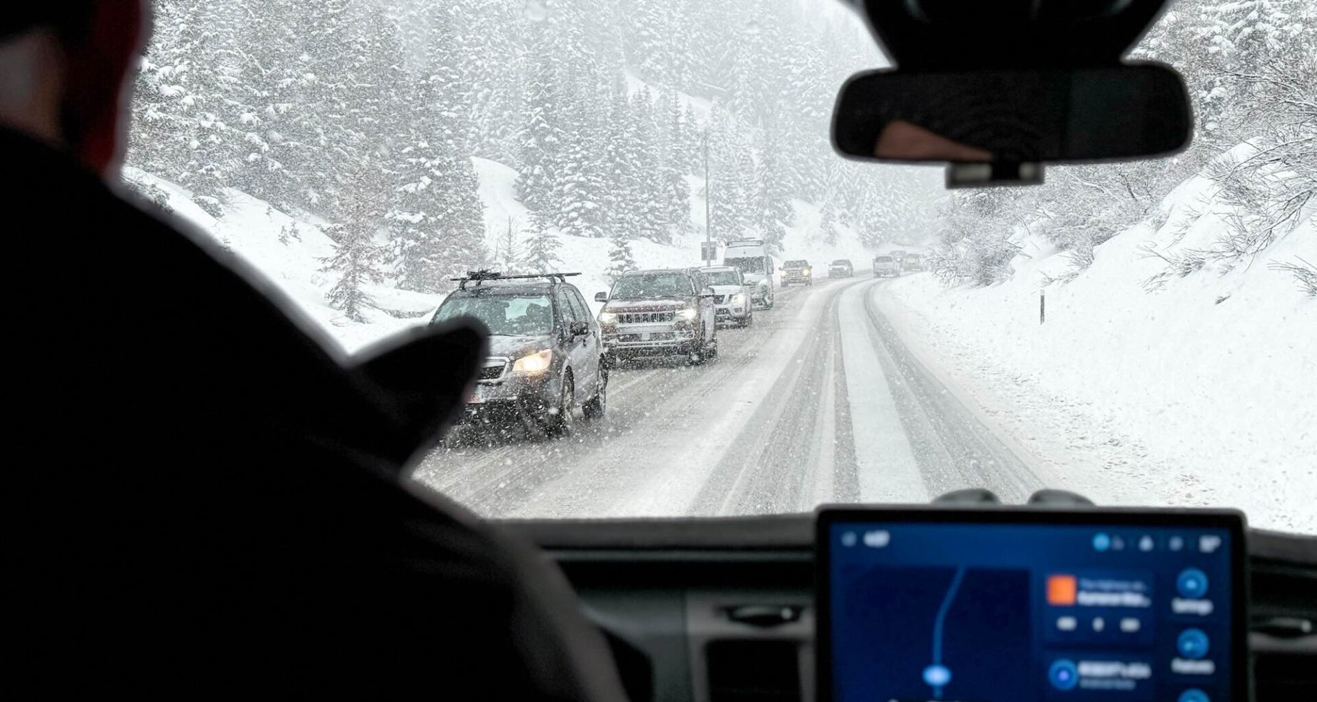 450 wintersporters stranden en slapen in sporthallen