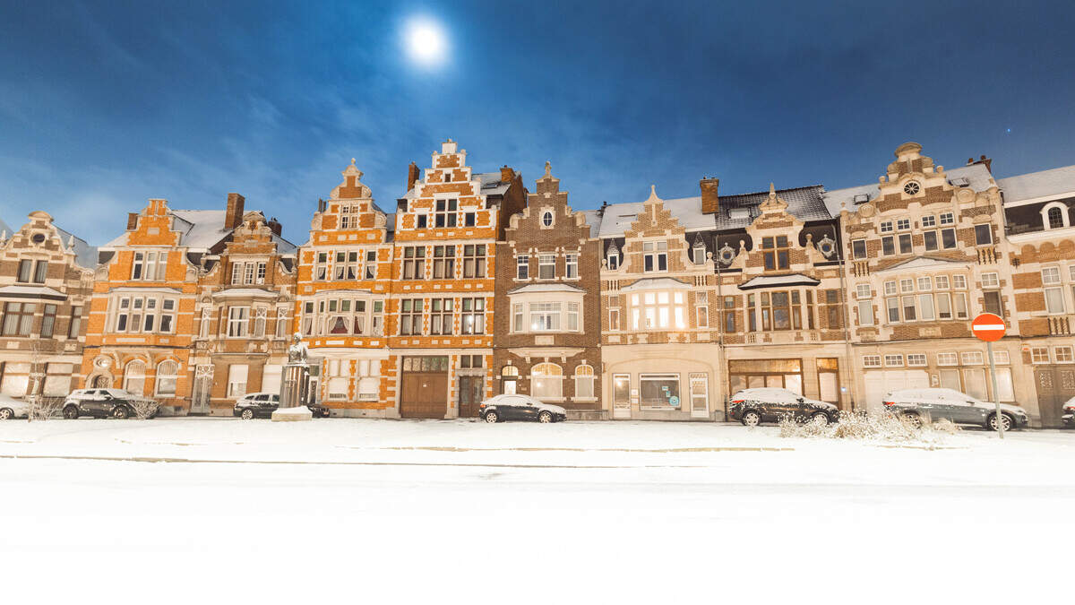 Fotografe Astrid maakt bijzondere beelden in stadscentrum tijdens sneeuwnacht - Nieuwsblad