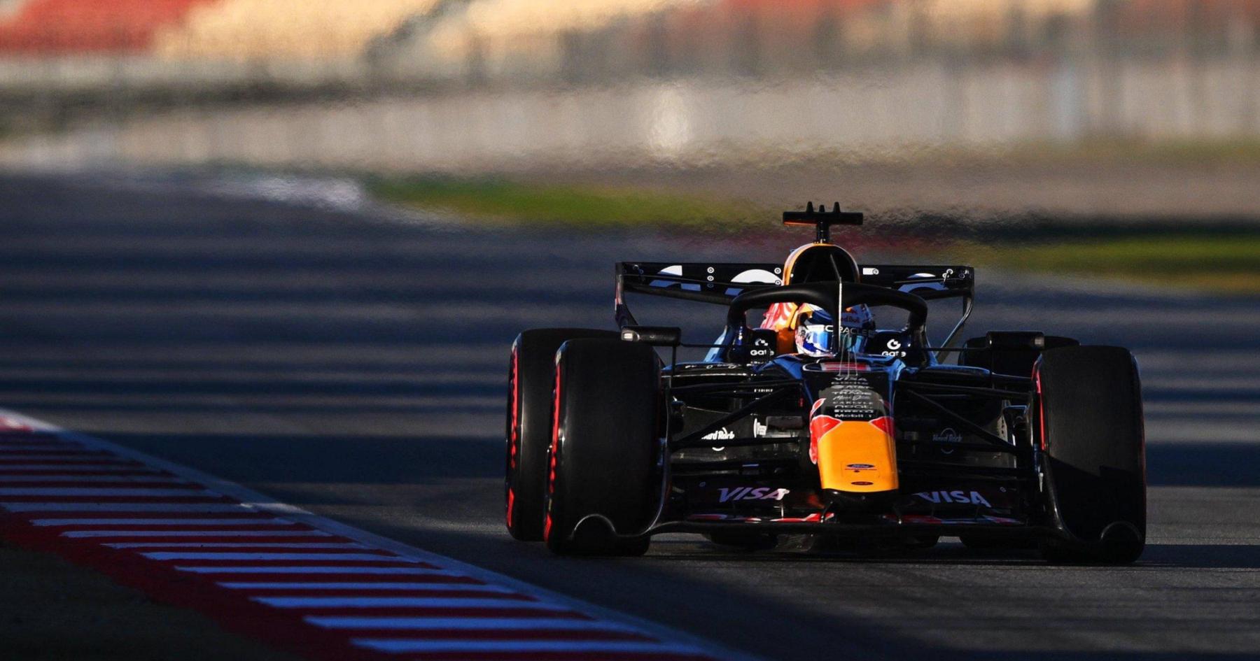 Onzichtbare Verstappen vreet kilometers, Hamilton toont spierballen