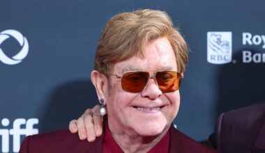 Elton John deelt zeldzame foto met zijn twee zonen: 'Ze worden echt groot'