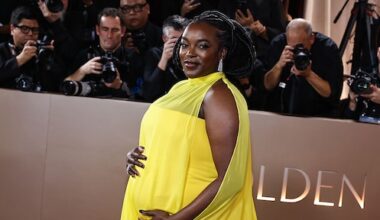 Actrice Wunmi Mosaku kon zwangerschap niet meer verbergen tijdens Golden Golbes: 'Moeilijk'