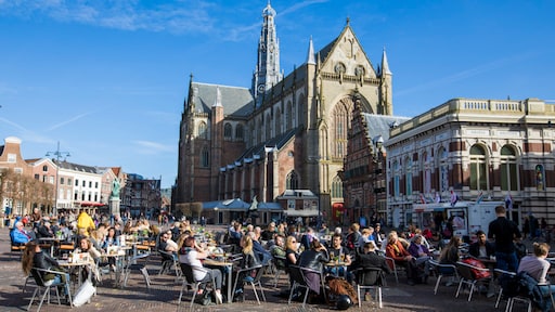 Baas die privé-appjes las, moet ex-werknemers elk 2000 euro betalen