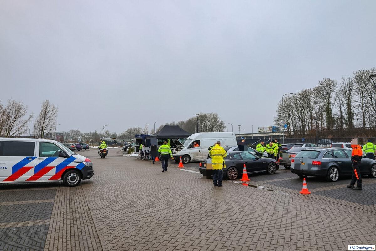 Grote verkeerscontrole bij P+R Leek, 11 auto’s in beslag genomen (update)