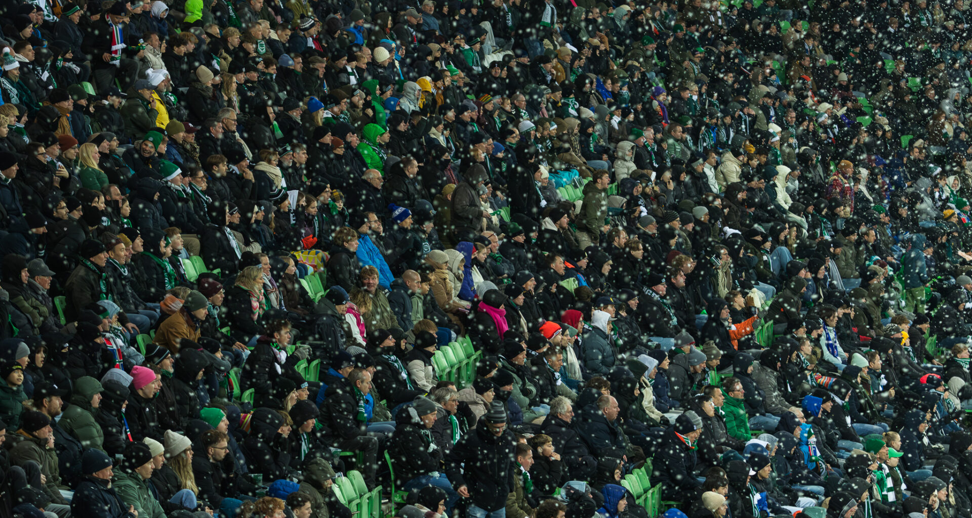 Zaterdag warme kwast verkrijgbaar op Koeman Tribune en Piet Fransen Tribune