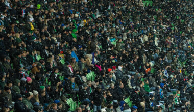 Zaterdag warme kwast verkrijgbaar op Koeman Tribune en Piet Fransen Tribune