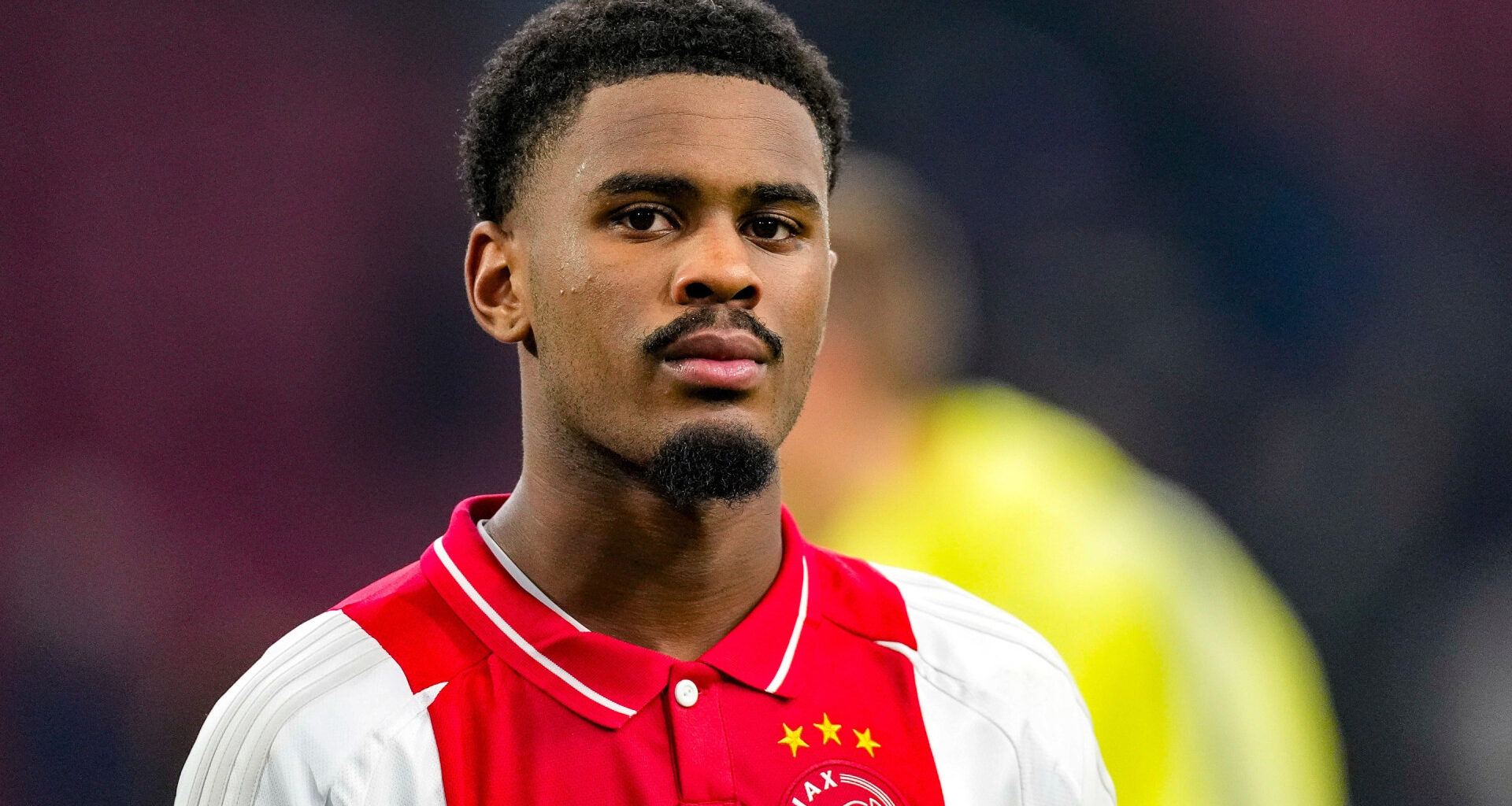 Binnenkijken in luxe appartement met prachtig uitzicht van voetballer Jorell Hato. Zie foto