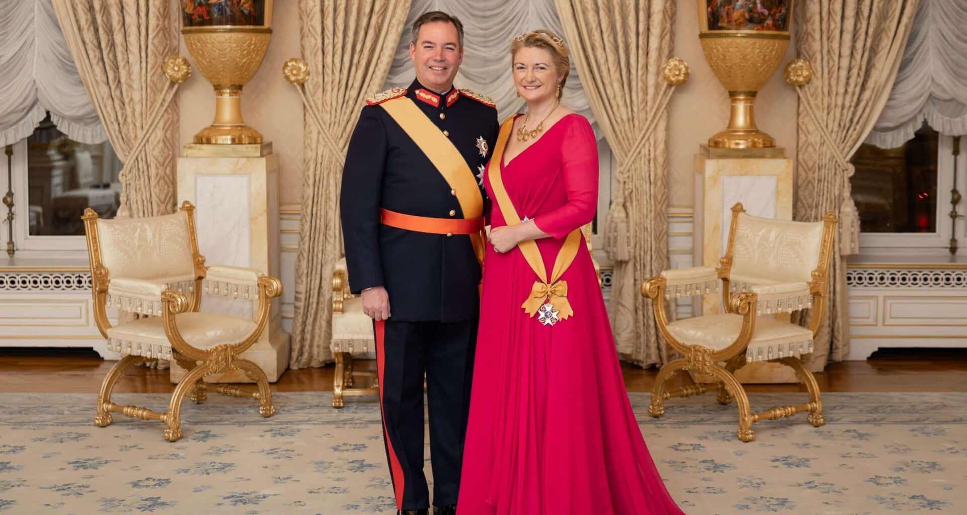 Wauw! Stéphanie in nieuwe galajapon bij nieuwjaarsreceptie