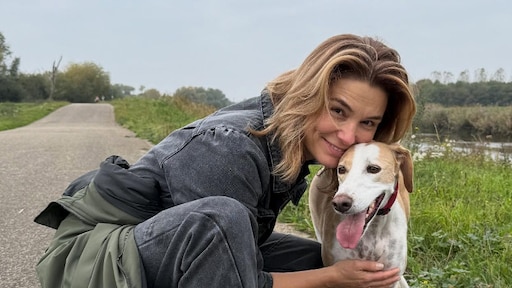 Evi Hanssen noemt bijzondere band met hond Zaza haar 'mooiste vergissing'
