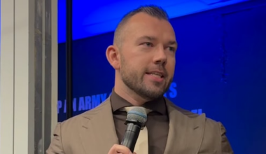 Omstreden gebedsgenezer Tom de Wal aangehouden in Tilburg