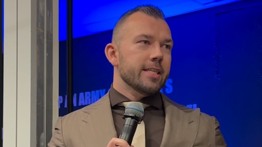 Omstreden gebedsgenezer Tom de Wal aangehouden in Tilburg