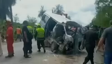 Minibus met 13-jarige chauffeur crasht in Bolivia: 12 doden