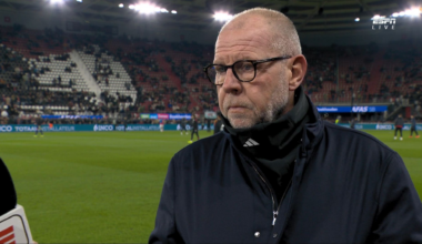 Kenneth Perez kan lach niet inhouden na interview met Ajax-trainer Fred Grim: 'Een echte Ajacied, hè?'