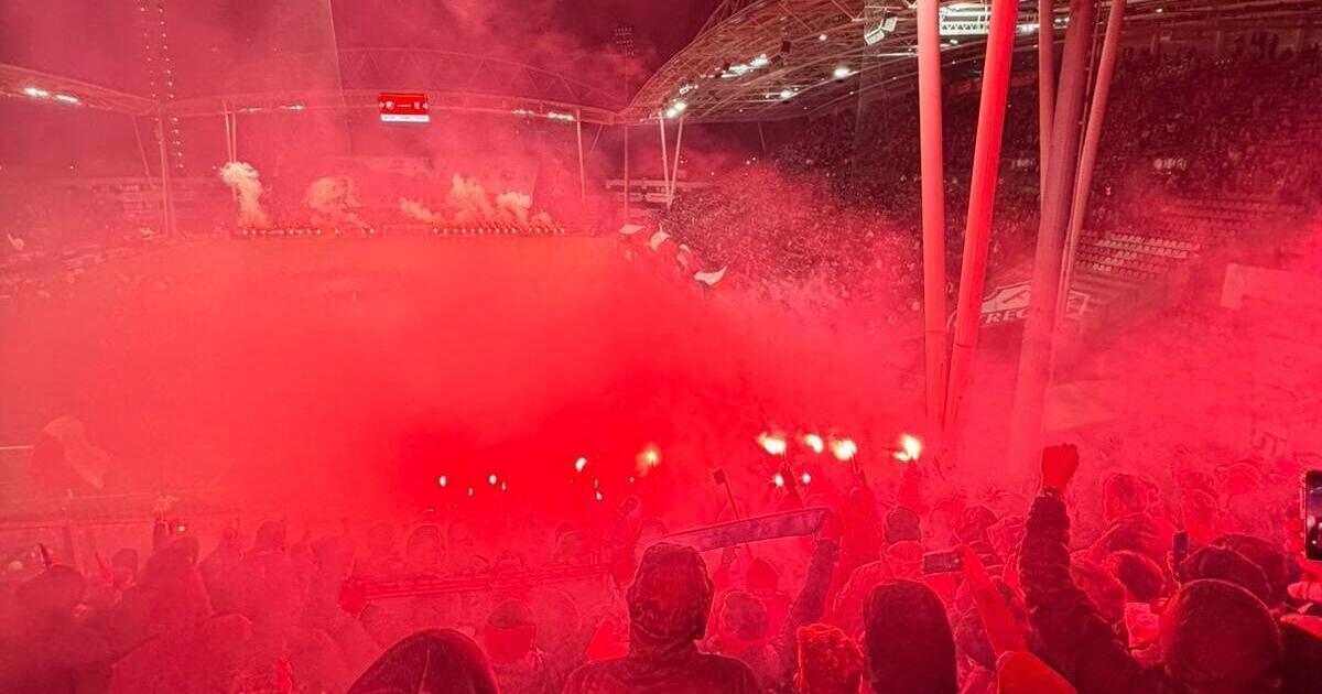 VIDEO | FC Twente-fans zorgen met fraaie pyro voor…