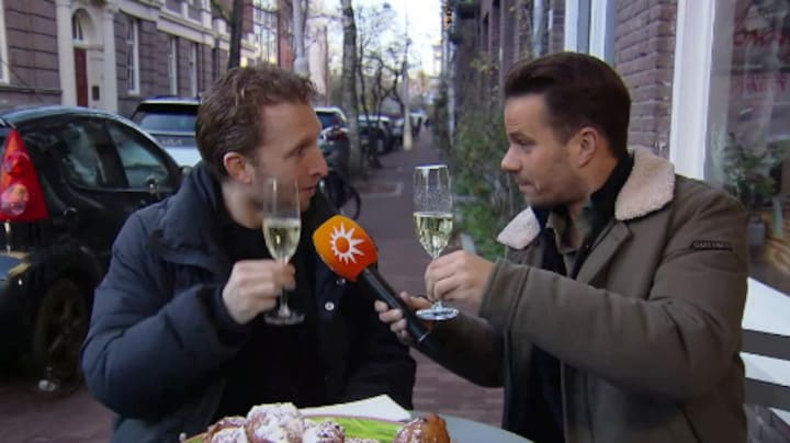 Peter Pannekoek spaart niemand tijdens scherpe roast eindejaarsconference: 'Iedereen heeft het er zelf naar gemaakt' - RTL.nl