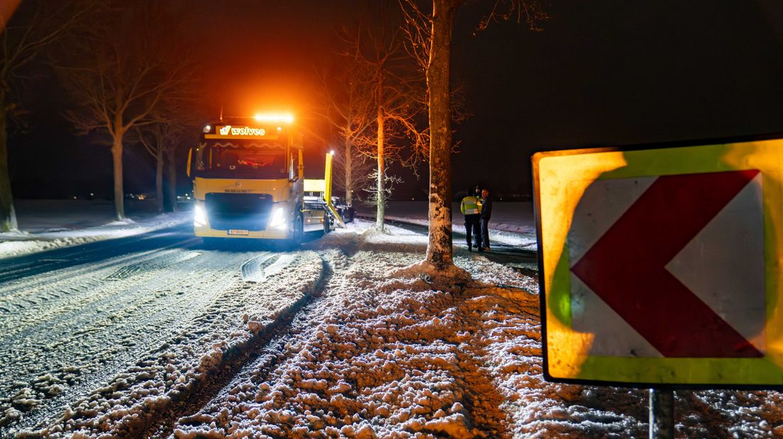 Verraderlijke bocht op de Overkampsweg in Raalte.