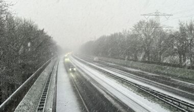 Waarschuwing voor gladheid op wegen door sneeuw en bevriezing