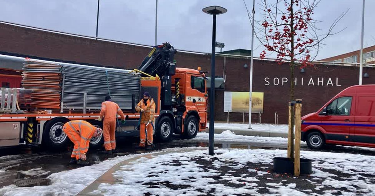Meerdere sporthallen dicht vanwege sneeuw en regen op het dak - Rijnmond