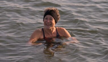 Deze mensen zwemmen het hele jaar door: 'De meeste mensen verklaren me voor gek'