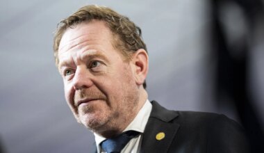 Van Weel (VVD) leest in Fabeltjeskrant dat alles nog prima okidoki functioneert in de VS - Joop