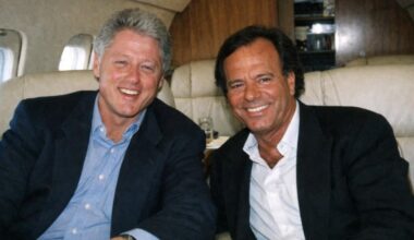 Witte Huis publiceert foto’s van Bill Clinton met Julio Iglesias