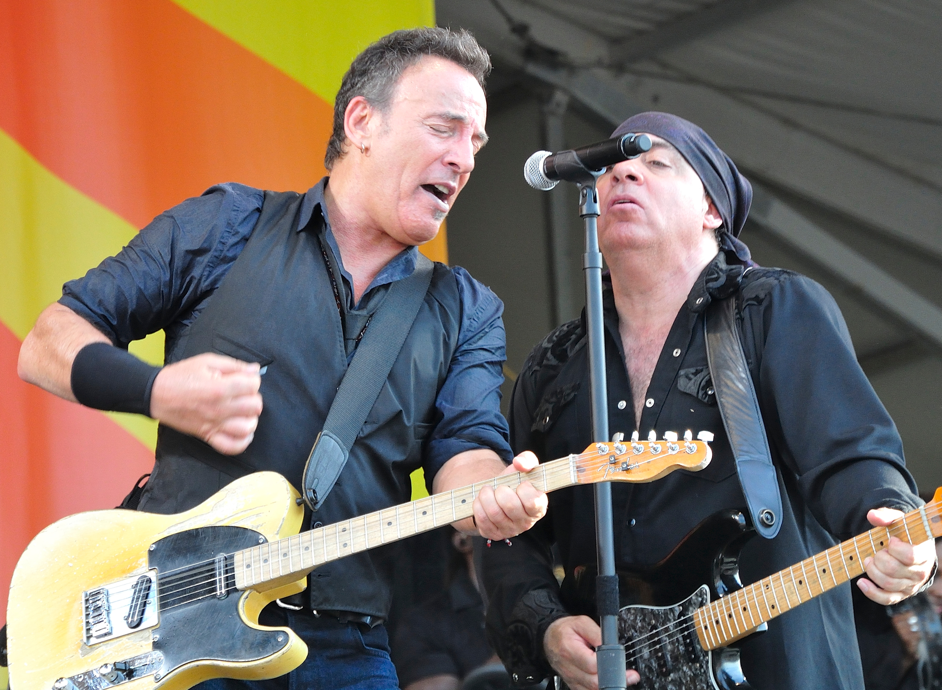 Bruce_Springsteen_&_Steven_Van_Zandt_(7479347764)_(cropped)