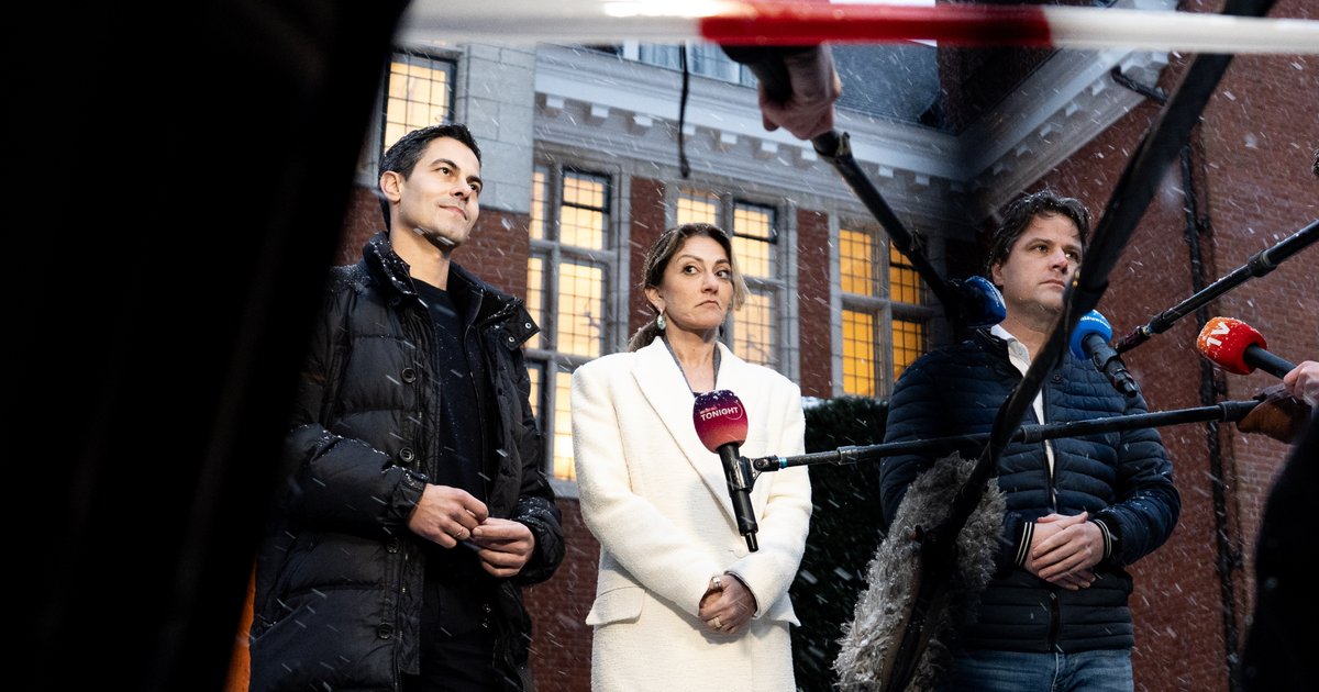 Rob Jetten (D66), Dilan Yesilgoz (VVD) en Henri Bontenbal (CDA) in gesprek met journalisten bij landgoed Zwaluwenberg na een gesprek over de kabinetsformatie
