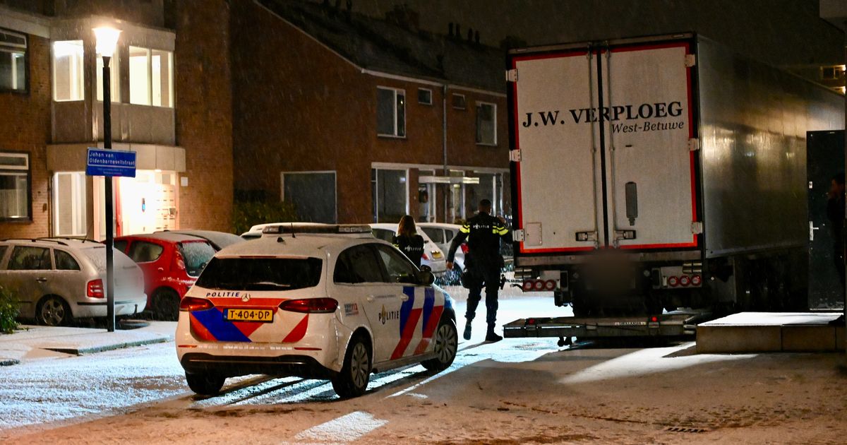 112-nieuws: Nog steeds minder treinen en bussen door sneeuw | Supermarkt overvallen in Leerdam - RTV Utrecht