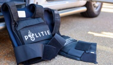 Vier mannen en een vrouw moeten zich verantwoorden voor diefstal kogelwerende vesten