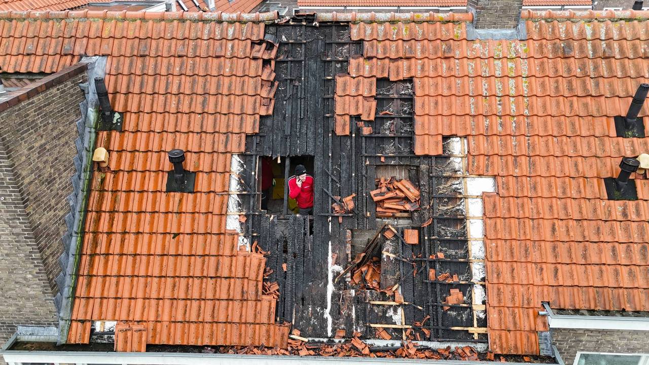 De schade na de woningbrand is groot (foto: Bart Meesters/Persbureau Heitink).