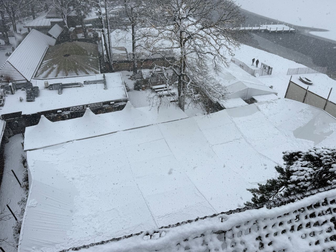 Dak ijsbaan Vught ingestort (foto: Bart Meesters/Persbureau Heitink).