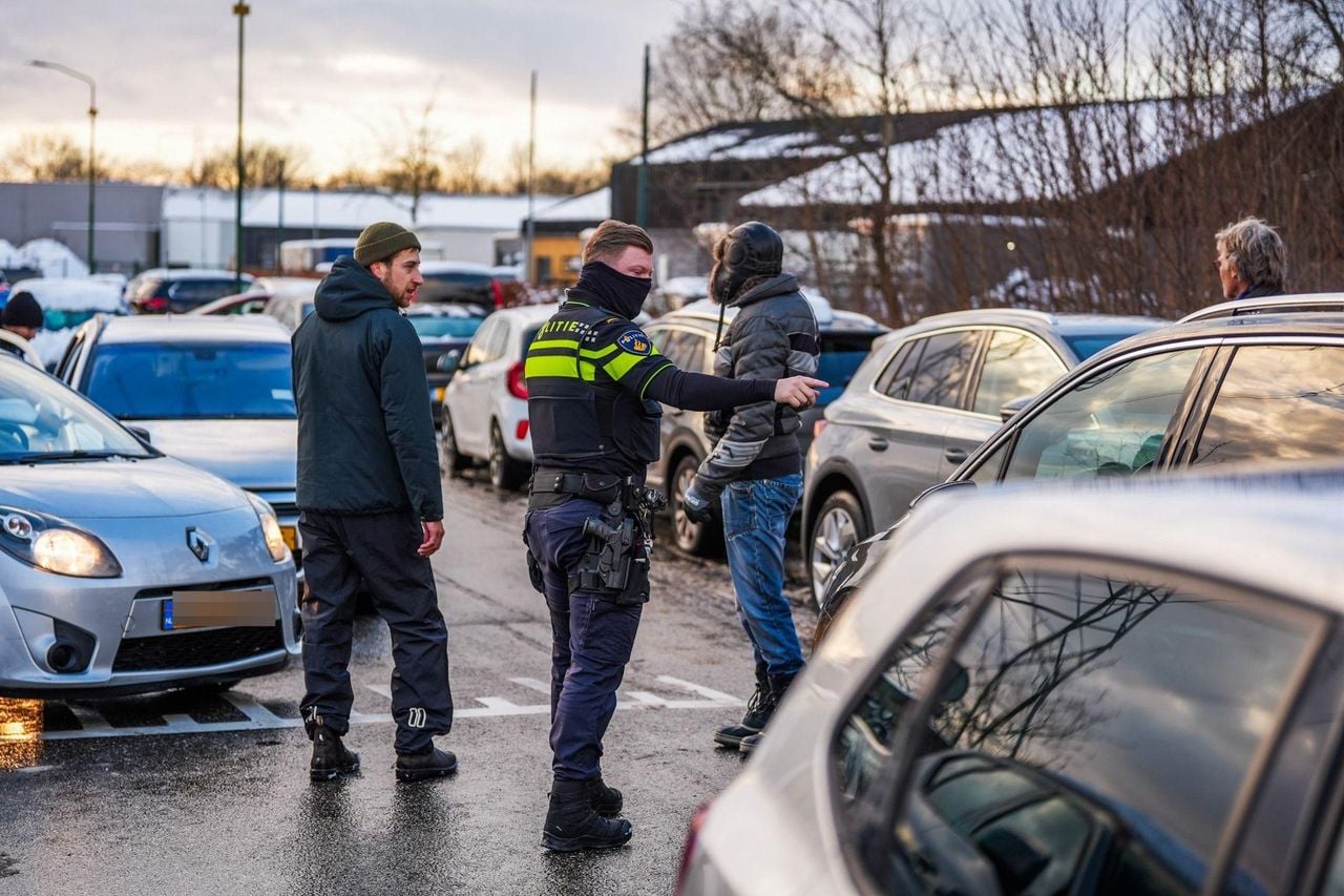 Verkeerschaos door sneeuwtoeristen (foto Sem van Rijssel/SQ Vision)